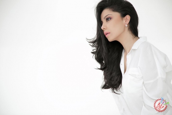 Мафтункор Шаҳзода қозоқ тилида қўшиқ куйлади!