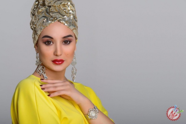 Ҳадича  “Мани Де” дея кимга нола қилмоқда