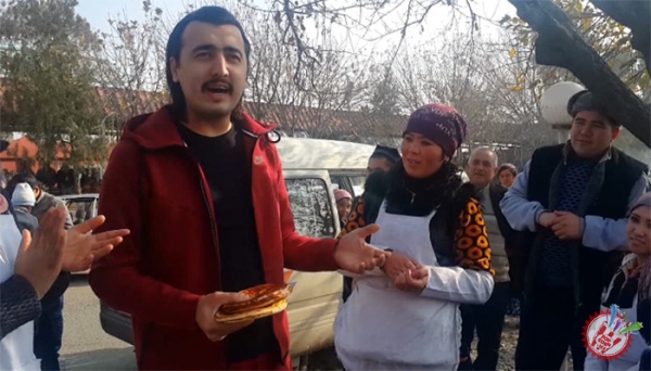 Шоҳжаҳонни кулчалар билан сийлашди