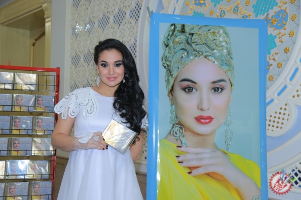 Ҳадича Қурбонова илк альбом тақдимотини ўтказди