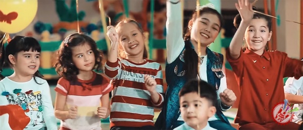 “Кўзмунчоқ” болалар гуруҳидан “Совғалар” қарши олинг!