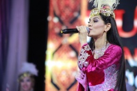 Ҳулкар Абдуллаеванинг яккахон концерт дастуридан фоторепортаж