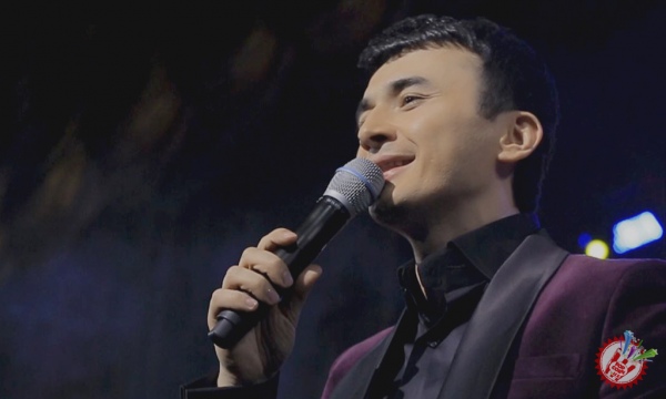 Улуғбек Раҳматуллаевдан “Қирмизи олма”