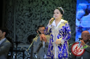 Таниқли шоир ва ёзувчилар, санъаткорлар ҳамда мақом ансамбли иштирокида “Назм ва наво” кечаси  бўлиб ўтди