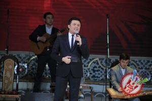 Таниқли шоир ва ёзувчилар, санъаткорлар ҳамда мақом ансамбли иштирокида “Назм ва наво” кечаси  бўлиб ўтди