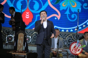 Таниқли шоир ва ёзувчилар, санъаткорлар ҳамда мақом ансамбли иштирокида “Назм ва наво” кечаси  бўлиб ўтди