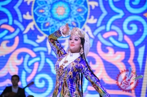 Таниқли шоир ва ёзувчилар, санъаткорлар ҳамда мақом ансамбли иштирокида “Назм ва наво” кечаси  бўлиб ўтди