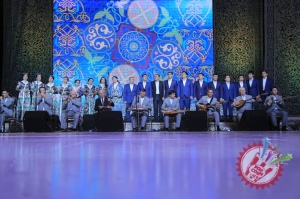 Таниқли шоир ва ёзувчилар, санъаткорлар ҳамда мақом ансамбли иштирокида “Назм ва наво” кечаси  бўлиб ўтди