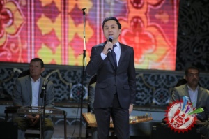 Таниқли шоир ва ёзувчилар, санъаткорлар ҳамда мақом ансамбли иштирокида “Назм ва наво” кечаси  бўлиб ўтди