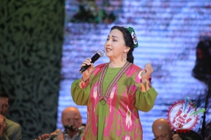 Таниқли шоир ва ёзувчилар, санъаткорлар ҳамда мақом ансамбли иштирокида “Назм ва наво” кечаси  бўлиб ўтди