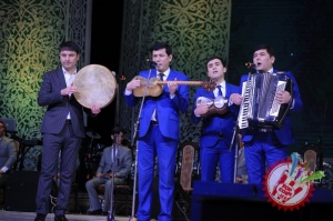 Таниқли шоир ва ёзувчилар, санъаткорлар ҳамда мақом ансамбли иштирокида “Назм ва наво” кечаси  бўлиб ўтди