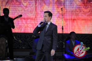 Таниқли шоир ва ёзувчилар, санъаткорлар ҳамда мақом ансамбли иштирокида “Назм ва наво” кечаси  бўлиб ўтди