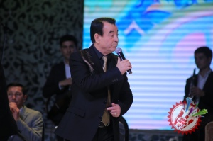 Таниқли шоир ва ёзувчилар, санъаткорлар ҳамда мақом ансамбли иштирокида “Назм ва наво” кечаси  бўлиб ўтди