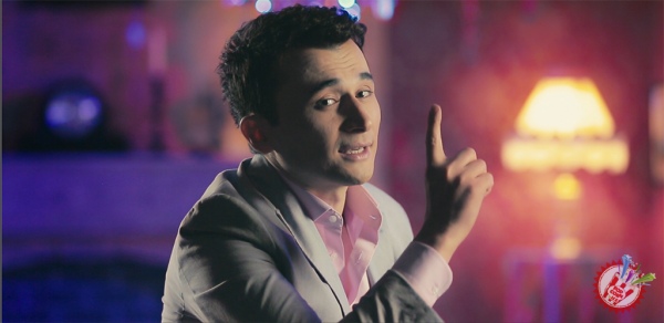 “Қирмизи олма” клипини қарши олинг