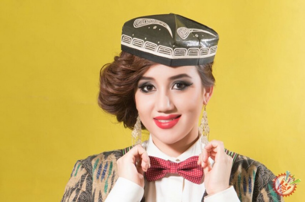 Дилсўз волидасига бағишлаб қўшиқ куйлади