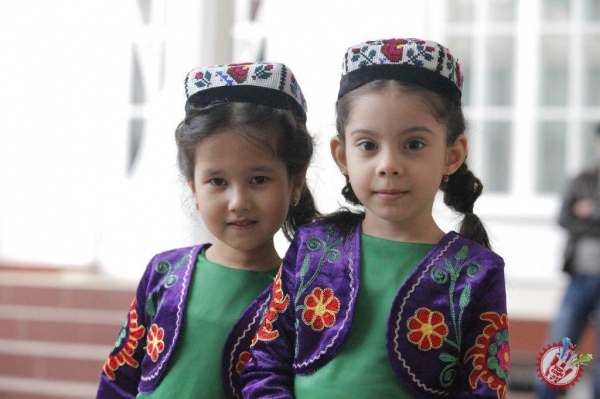 Ирода Дилроз бошчилигидаги “Кўзмунчоқ” болалар гуруҳи билан “Сумалак” байрам дастури бўлиб ўтди