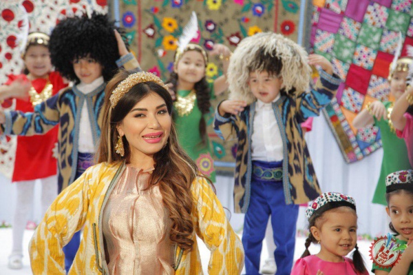 Ирода Дилроз бошчилигидаги “Кўзмунчоқ” болалар гуруҳи билан “Сумалак” байрам дастури бўлиб ўтди