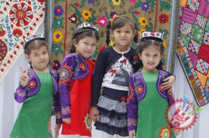 Ирода Дилроз бошчилигидаги “Кўзмунчоқ” болалар гуруҳи билан “Сумалак” байрам дастури бўлиб ўтди