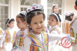 Ирода Дилроз бошчилигидаги “Кўзмунчоқ” болалар гуруҳи билан “Сумалак” байрам дастури бўлиб ўтди