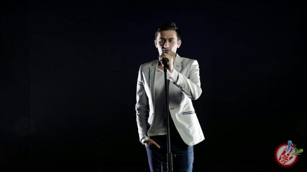 Хушовоз хонанда Ҳусан янги клип суратга олдирди