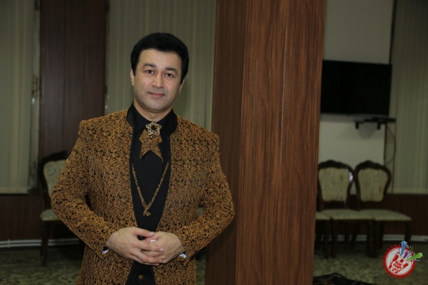 Шуҳрат Қаюмовнинг концерт дастуридан фоторепортаж