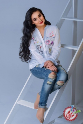 Ҳадича барчани ўйинга чорлайди