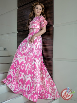 Дизайнер Гулчеҳра Юнусова янги либослари коллекциясини намойиш этди