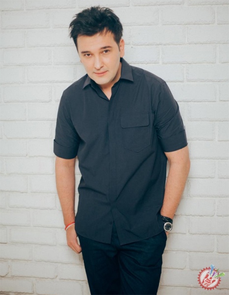 Сардор Раҳимхон концерти олдидан ўтказилган танлов ғолиблари билан учрашди