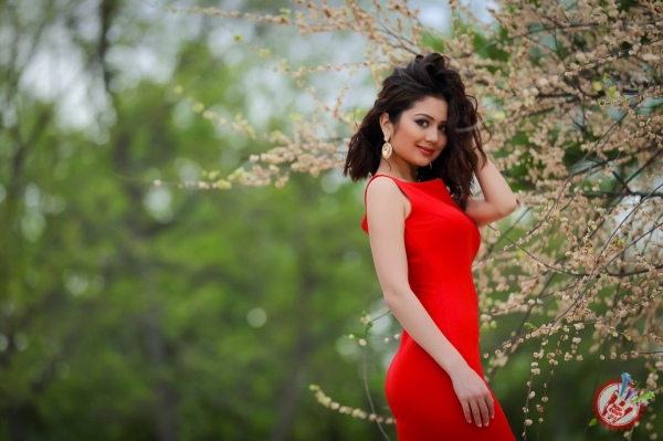 Ситора Алимжонова янги фотосессиясини тақдим этди