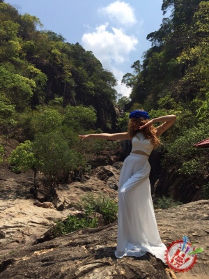 Хонанда Лола навбатдаги  "Я вода" клипи устида иш олиб бормоқда