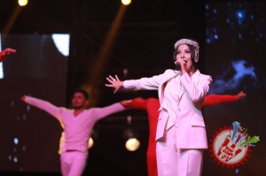 Мафтункор Шаҳзоданинг концерт дастуридан фоторепортаж