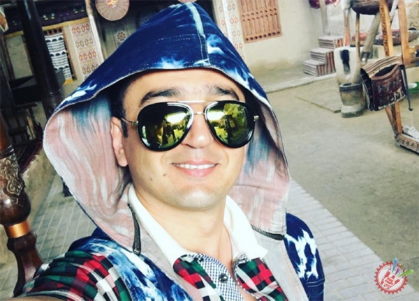  Божалар гуруҳи уйғур тилида қўшиқ куйлади