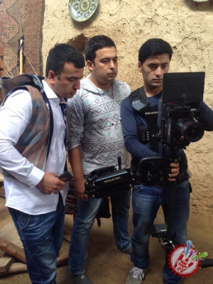 Божалар гуруҳи уйғур тилида қўшиқ куйлади