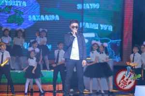 Шоҳруҳхоннинг концерт дастуридан фоторепортаж