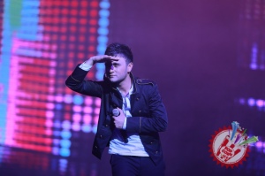 Шоҳруҳхон мухлислари олдида уйланишга ваъда берди