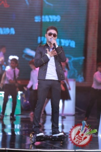 Шоҳруҳхон мухлислари олдида уйланишга ваъда берди