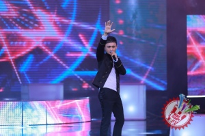 Шоҳруҳхон мухлислари олдида уйланишга ваъда берди