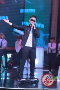 Шоҳруҳхон мухлислари олдида уйланишга ваъда берди