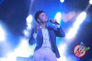 Шоҳруҳхон мухлислари олдида уйланишга ваъда берди