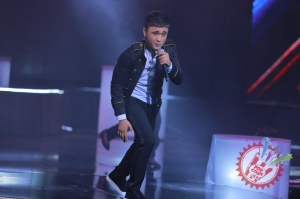 Шоҳруҳхон мухлислари олдида уйланишга ваъда берди