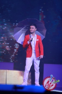 Шоҳруҳхон мухлислари олдида уйланишга ваъда берди