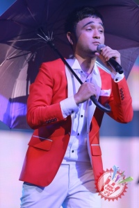 Шоҳруҳхон мухлислари олдида уйланишга ваъда берди