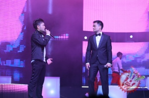 Шоҳруҳхон мухлислари олдида уйланишга ваъда берди