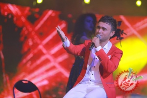 Шоҳруҳхон мухлислари олдида уйланишга ваъда берди