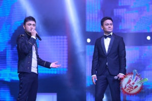 Шоҳруҳхон мухлислари олдида уйланишга ваъда берди