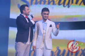 Шоҳруҳхон мухлислари олдида уйланишга ваъда берди