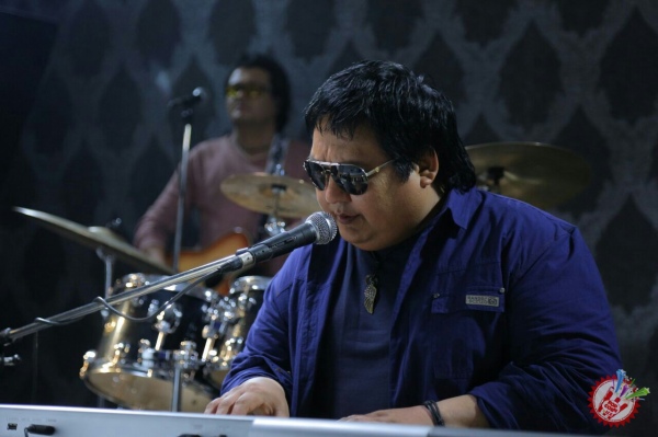 Али Ниязимбетовнинг гўзал ёрига баҳо беринг