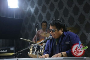 Али Ниязимбетовнинг гўзал ёрига баҳо беринг