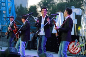 “Афсонавий 90” номли галаконцертдан фоторепортаж