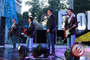 “Афсонавий 90” номли галаконцертдан фоторепортаж